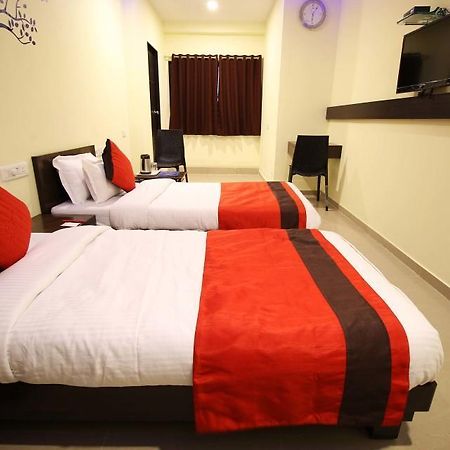 Hotel Ambience Sarkhej Екстер'єр фото