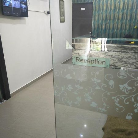 Hotel Ambience Sarkhej Екстер'єр фото