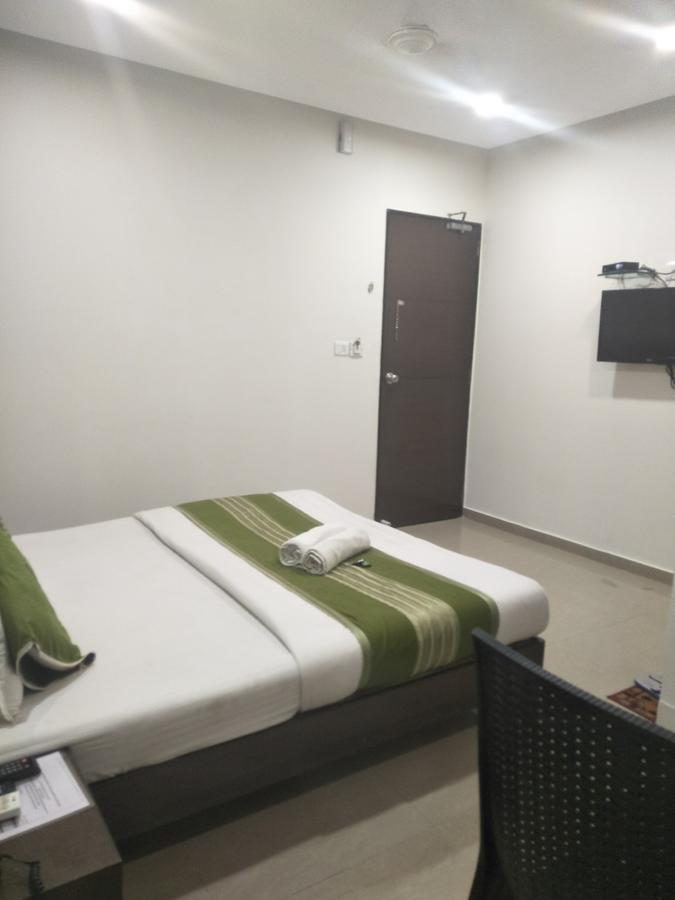Hotel Ambience Sarkhej Екстер'єр фото