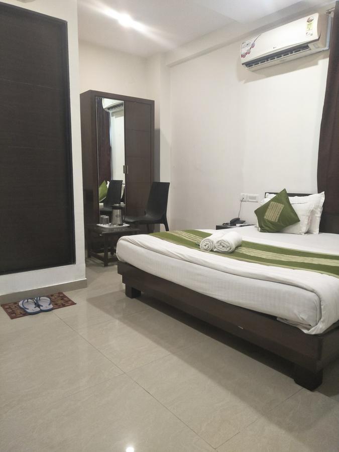 Hotel Ambience Sarkhej Екстер'єр фото